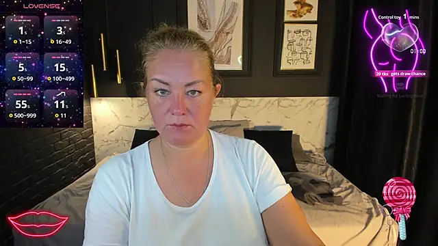 Snapshot of JenniferLight chatting on September 10, 5:17 am JenniferLight online show from September 10, 5:17 am