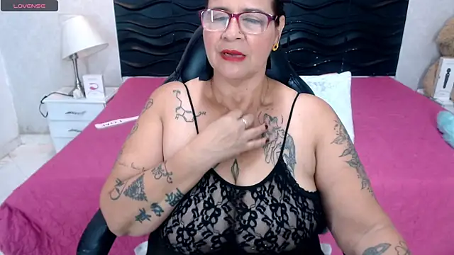 Snapshot of laura_riley chatting on March 22, 11:21 am laura riley online show from March 22, 11:21 am