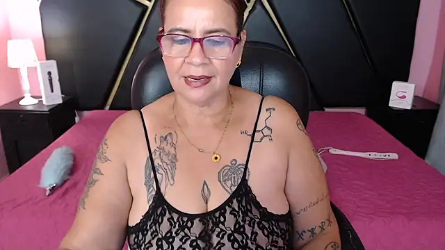 Snapshot of laura_riley chatting on January 31, 3:33 pm laura riley online show from January 31, 3:33 pm