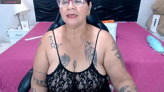 Snapshot of laura_riley chatting on March 22, 2:25 pm laura riley online show from March 22, 2:25 pm