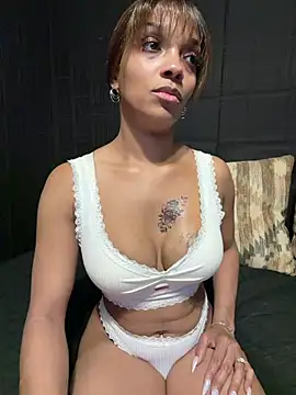 Snapshot of Rakiyahcharms chatting on June 20, 3:17 pm Rakiyahcharms online show from June 20, 3:17 pm