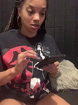 Snapshot of Rakiyahcharms chatting on December 15, 12:49 pm Rakiyahcharms online show from December 15, 12:49 pm