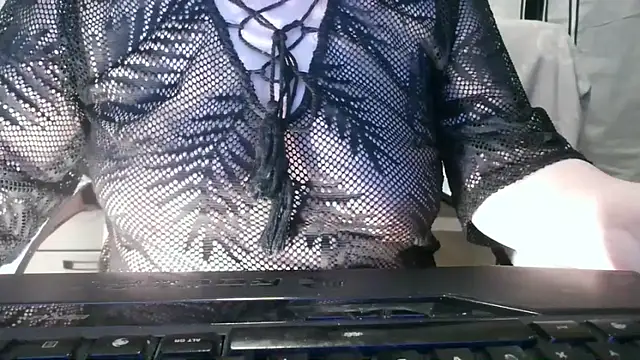 Snapshot of heidi60 chatting on December 4, 6:29 pm heidi60 online show from December 4, 6:29 pm