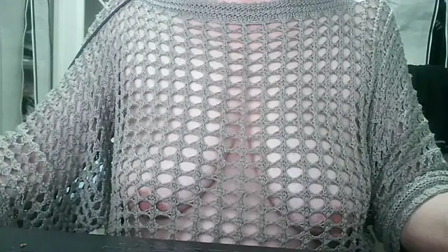 Snapshot of heidi60 chatting on December 5, 8:35 am heidi60 online show from December 5, 8:35 am