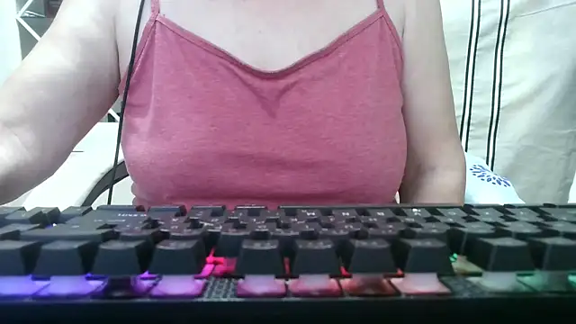 Snapshot of heidi60 chatting on December 14, 8:58 pm heidi60 online show from December 14, 8:58 pm