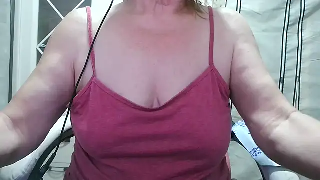 Snapshot of heidi60 chatting on December 21, 12:40 pm heidi60 online show from December 21, 12:40 pm