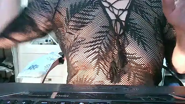 Snapshot of heidi60 chatting on November 23, 9:41 am heidi60 online show from November 23, 9:41 am