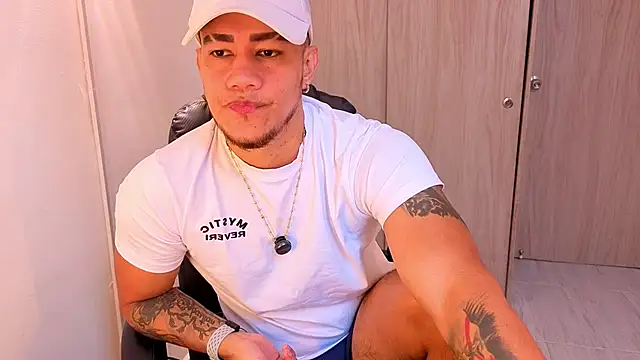 CRAZYBOYLOVE online show from March 11, 12:32 pm