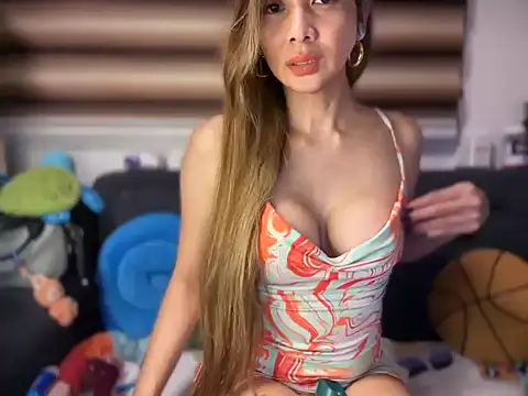 Snapshot of bigsurpriseforyou chatting on January 8, 2:28 am bigsurpriseforyou online show from January 8, 2:28 am