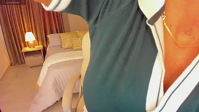 Sarah Stone  online show from November 5, 7:50 pm