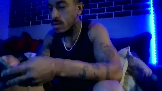 Snapshot of BigWayneBabyXXX chatting on October 27, 1:34 pm BigWayneBabyXXX online show from October 27, 1:34 pm