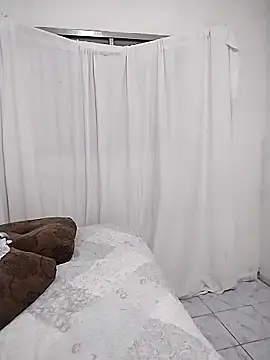 Snapshot of Ellenurach chatting on December 13, 8:04 pm Ellenurach online show from December 13, 8:04 pm