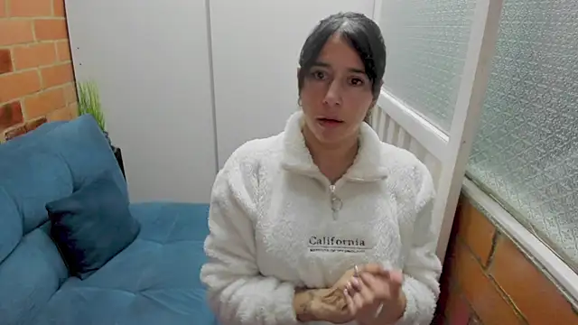 Snapshot of Penelope47 chatting on November 13, 8:13 pm Penelope47 online show from November 13, 8:13 pm