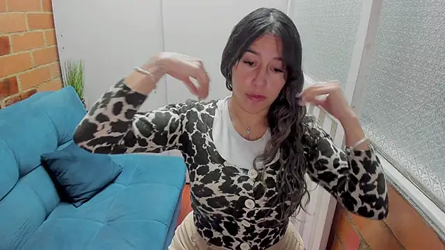 Snapshot of Penelope47 chatting on October 18, 6:54 pm Penelope47 online show from October 18, 6:54 pm