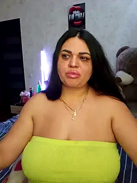 littleRikka online show from April 4, 5:30 pm