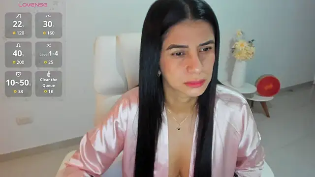 Snapshot of renata_t_ chatting on November 2, 10:09 am renata t online show from November 2, 10:09 am