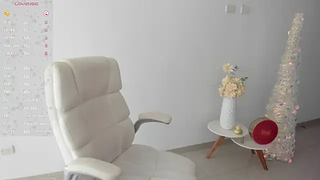 Snapshot of renata_t_ chatting on December 3, 8:08 pm renata t online show from December 3, 8:08 pm