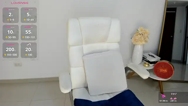 Snapshot of renata_t_ chatting on May 15, 11:03 pm renata t online show from May 15, 11:03 pm