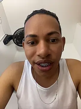 Snapshot of bigcock_bum22 chatting on June 4, 3:00 am bigcock bum22 online show from June 4, 3:00 am