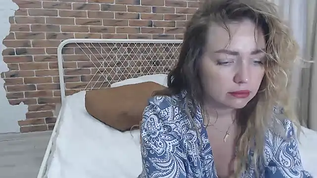 Snapshot of xxkristinaxx chatting on February 10, 8:09 am xxkristinaxx online show from February 10, 8:09 am