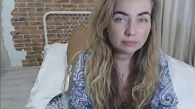 Snapshot of xxkristinaxx chatting on February 12, 10:35 am xxkristinaxx online show from February 12, 10:35 am