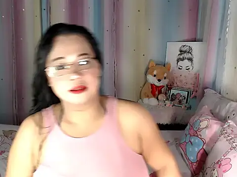 hersheykisses07 online show from November 5, 2:03 am