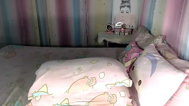 hersheykisses07 online show from March 2, 3:29 am