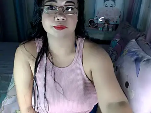 hersheykisses07 online show from February 26, 3:17 am