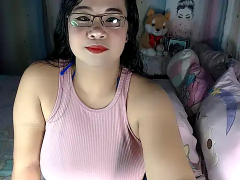 hersheykisses07 online show from January 13, 3:32 am