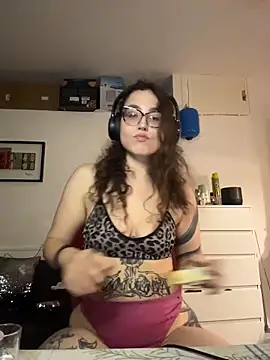 Snapshot of ladyturtle chatting on June 5, 8:58 pm ladyturtle online show from June 5, 8:58 pm