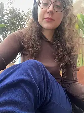 ladyturtle online show from March 31, 1:35 pm