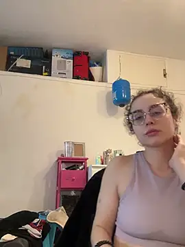 ladyturtle online show from April 22, 10:55 am