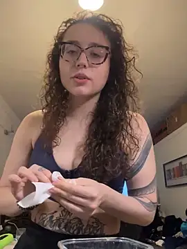 ladyturtle online show from March 25, 3:33 pm