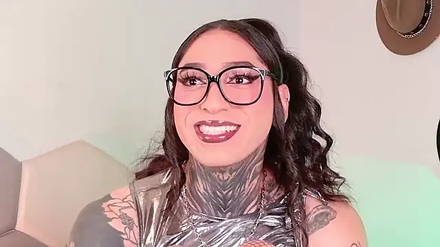juliana robles online show from February 19, 10:45 am