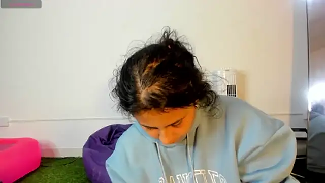 AbbyTaylorr online show from November 11, 3:23 am