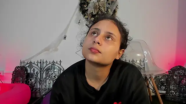 AbbyTaylorr online show from October 25, 2:11 am