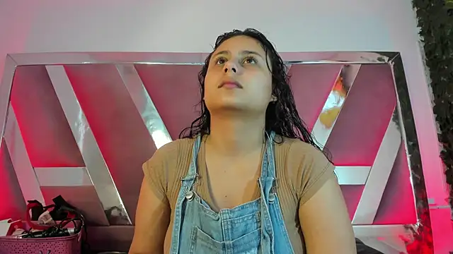 AbbyTaylorr online show from November 12, 9:07 pm