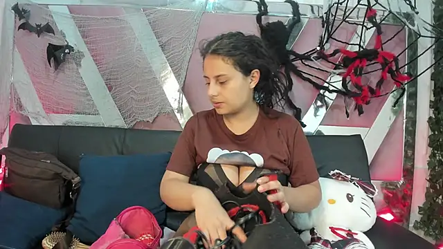 AbbyTaylorr online show from October 28, 2:23 am