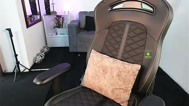 Snapshot of knimh chatting on March 4, 5:31 pm knimh online show from March 4, 5:31 pm