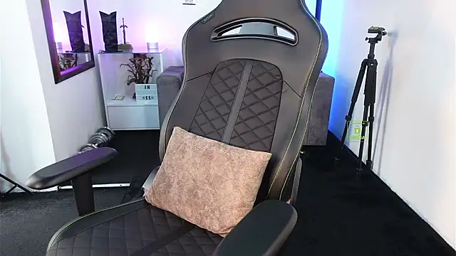 Snapshot of knimh chatting on February 7, 5:10 pm knimh online show from February 7, 5:10 pm