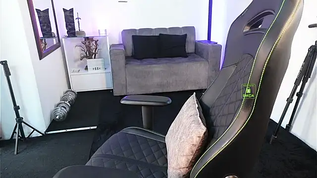 knimh online show from March 15, 6:15 pm