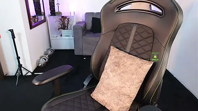 Snapshot of knimh chatting on March 1, 6:08 pm knimh online show from March 1, 6:08 pm