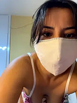 White-Petite online show from January 8, 2:12 pm