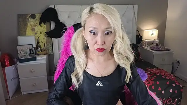 RoxalanaStar online show from June 13, 2:26 pm