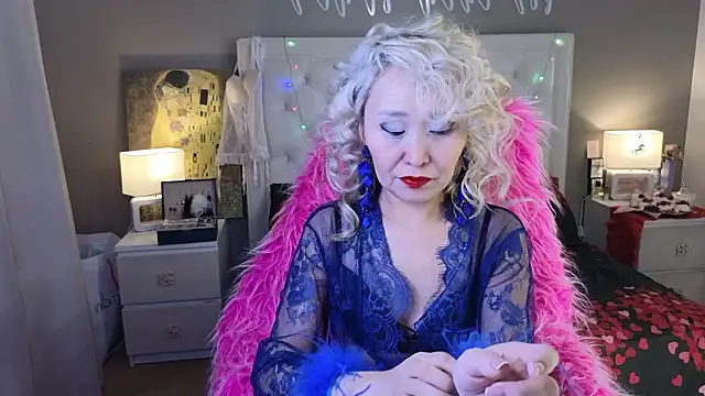 Snapshot of RoxalanaStar chatting on February 17, 10:18 pm RoxalanaStar online show from February 17, 10:18 pm