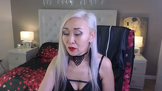 Snapshot of RoxalanaStar chatting on October 7, 8:54 pm RoxalanaStar online show from October 7, 8:54 pm