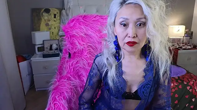 Snapshot of RoxalanaStar chatting on February 18, 11:12 pm RoxalanaStar online show from February 18, 11:12 pm