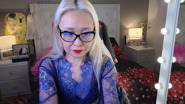 Snapshot of RoxalanaStar chatting on January 31, 11:25 pm RoxalanaStar online show from January 31, 11:25 pm