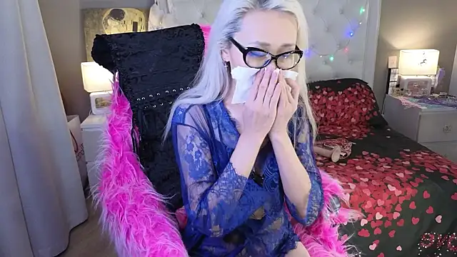 Snapshot of RoxalanaStar chatting on March 2, 5:08 am RoxalanaStar online show from March 2, 5:08 am