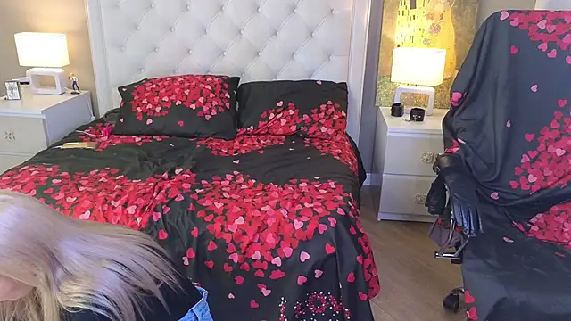 Snapshot of RoxalanaStar chatting on October 2, 8:23 pm RoxalanaStar online show from October 2, 8:23 pm